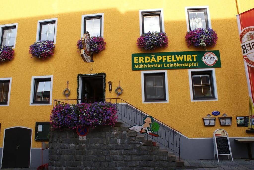 Gasthof 'Zum Alten Turm' Haslach an der Mühl Exterior foto
